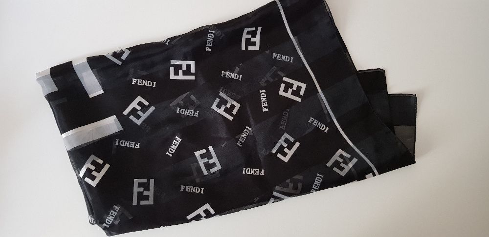 Chusta / apaszka Fendi