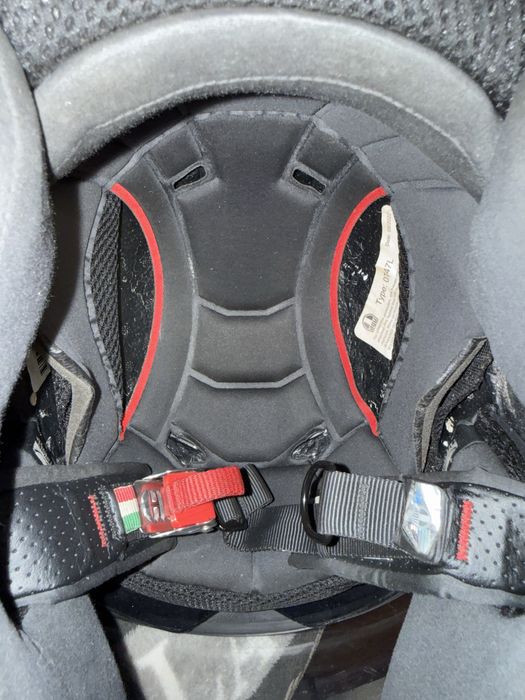 Продам мотошлем agv