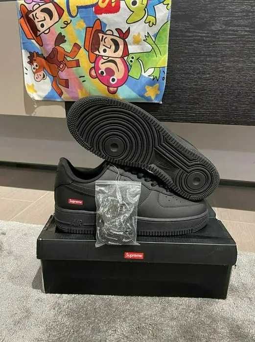 Buty sportowe Nike_Air_Force_1_Low_Supreme_Black R.38.5