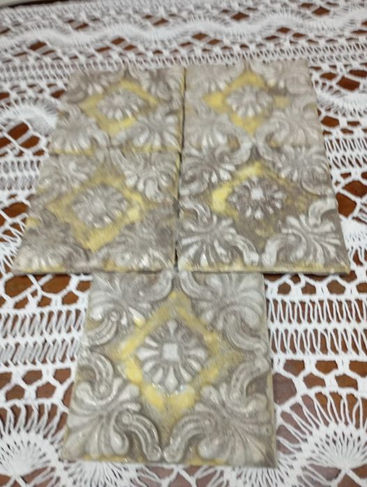 Vendo azulejos antigos muito bonito bom estado