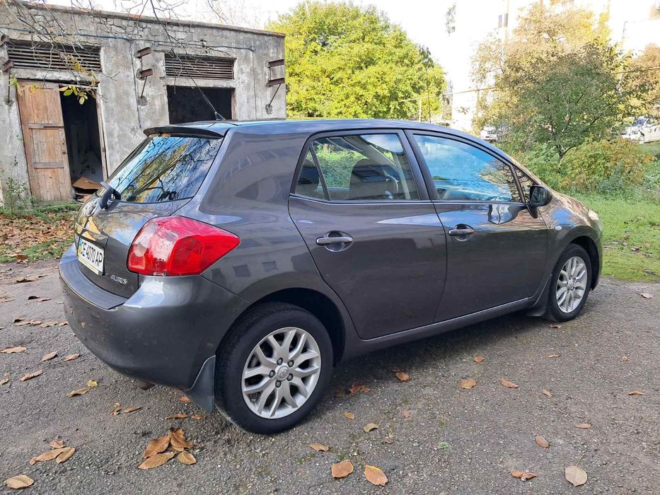 Toyota  2008г.1.6 бензин.