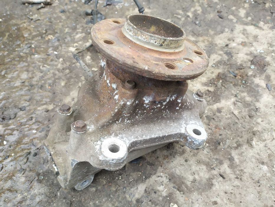 Ступиця Цапфа передня права БМВ Е90 BMW E90