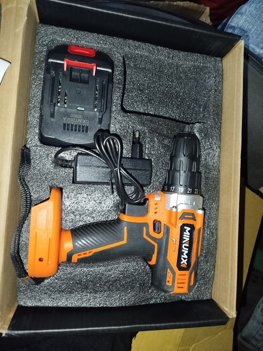 Шуруповерт новий 20V