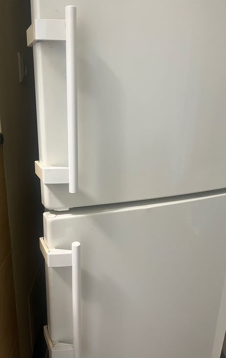 Холодильник LIEBHERR ( мотор не працює)