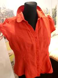 Bluzka lniana zapinana na czerwone guziczki