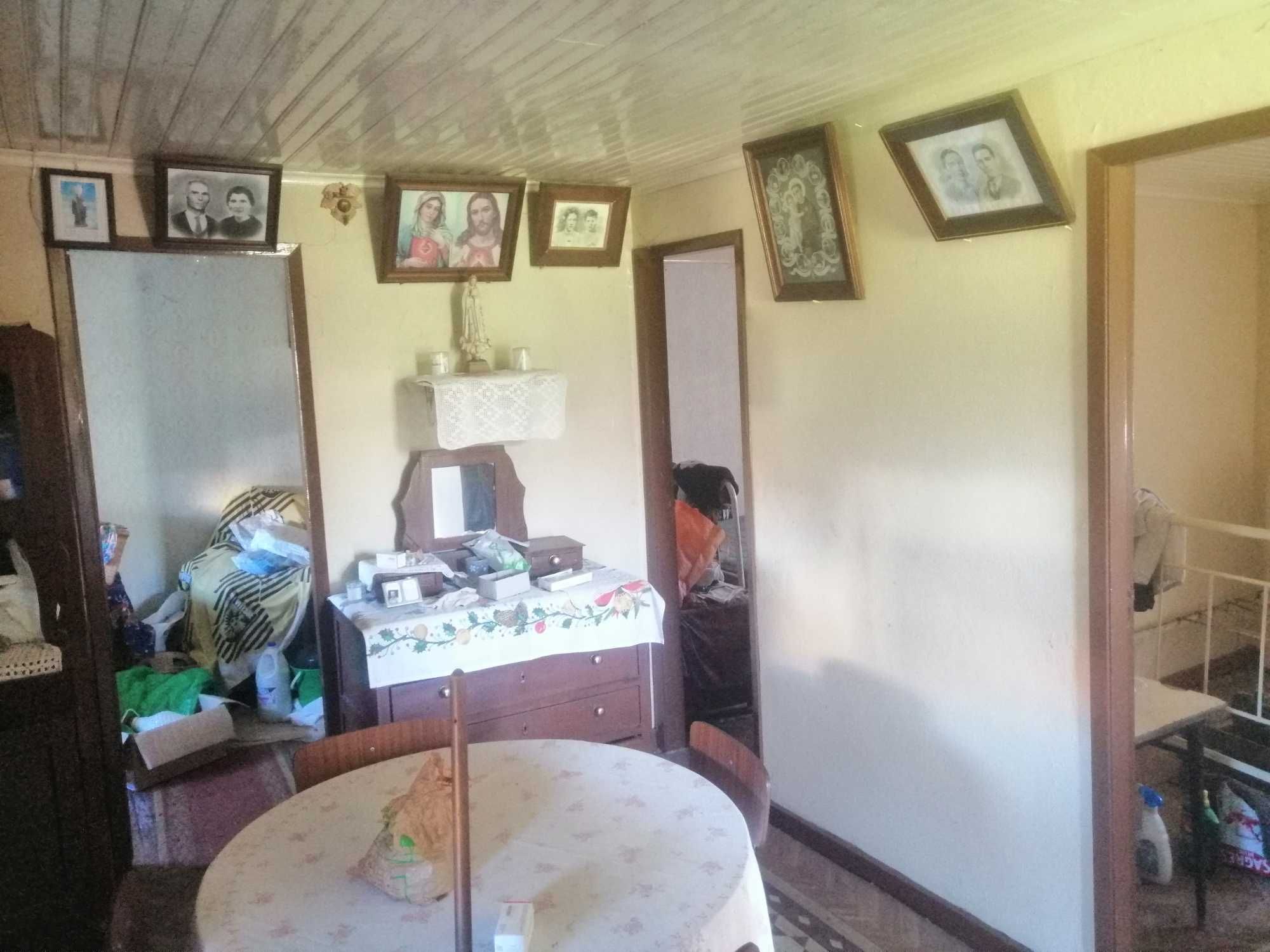 Moradia T3 com pequeno terreno para horta