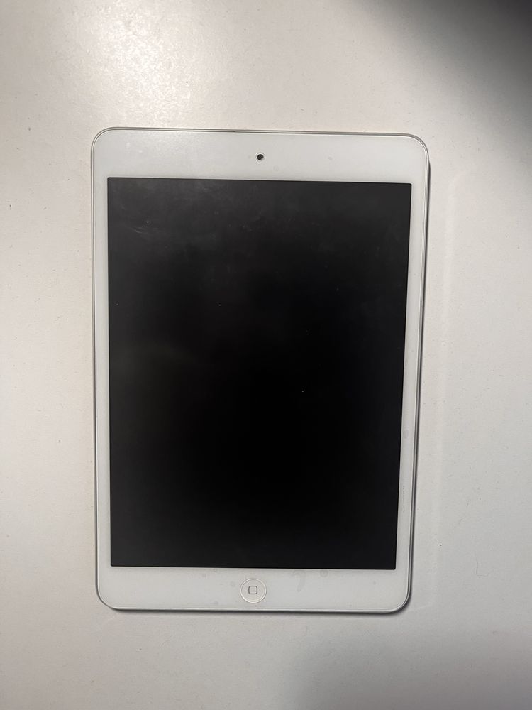 iPad Mini, 16Gb, Wi-Fi, stan super + etui