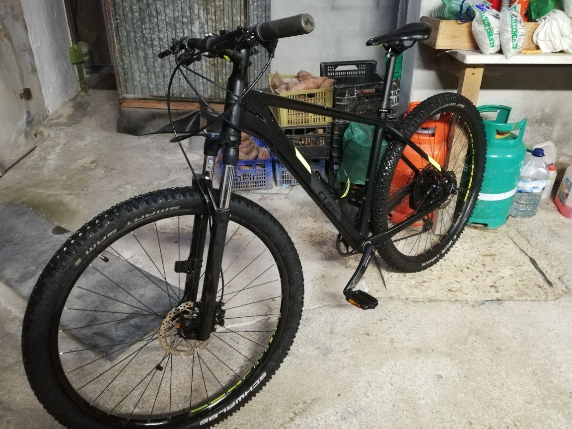 Bicicleta cube roda 29 rockshox