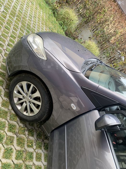 Продам автомобіль Мазда