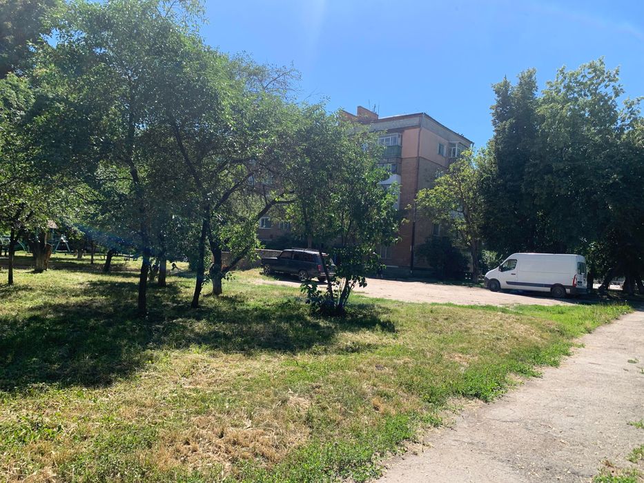 Продам комерційну земельну ділянку в городі під будівництво