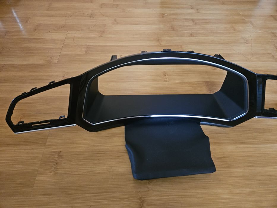 Накладка рамка панелі приладів торпедо vw tiguan 2017 (5NN858019)