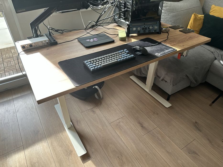 Biurko z ręczną regulacją wysokości 140x80cm. Nogi Ikea Skarsta+blat