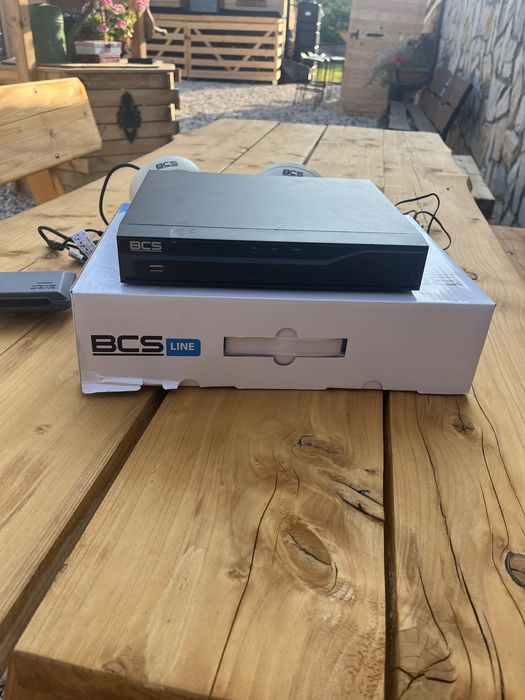 Zestaw kamer(4),rejestrator i switch