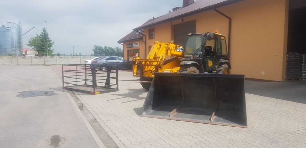 Usługi ładowarką JCB, podnośnikiem koszowym, przeładunki towaru