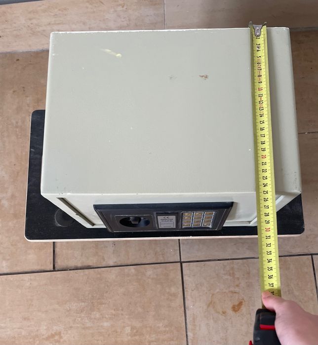 Cofre pequeno cinzento