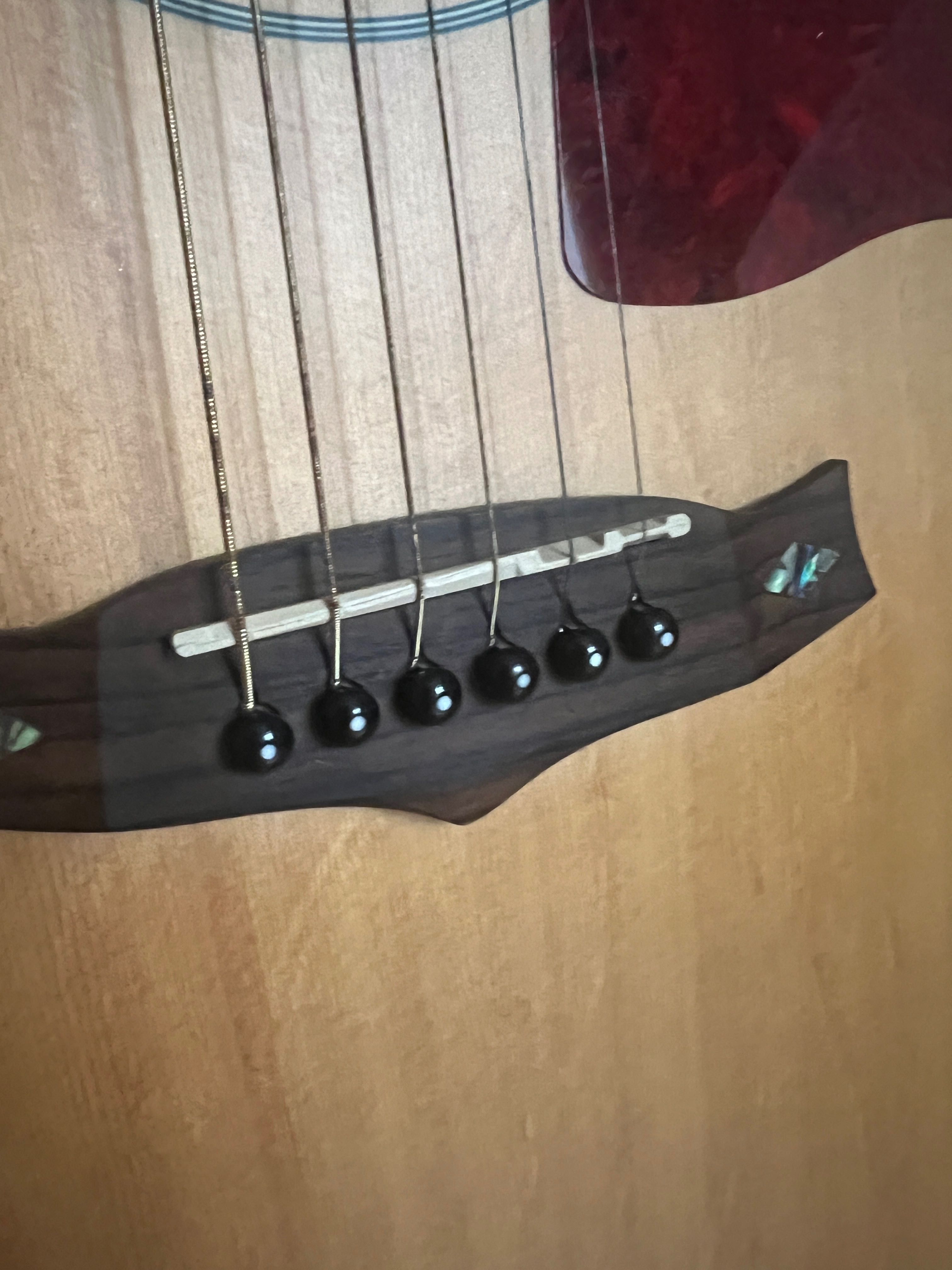 Акустична гітара Tanglewood моделі Premier TW115AS.