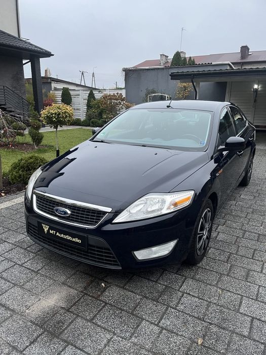 Ford Mondeo benzyna / sedan / niski przebieg