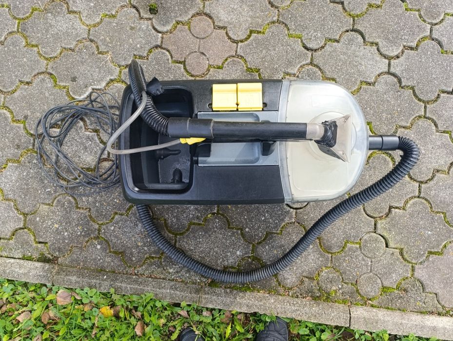 Професійний миючий пилосос Karcher puzzi 100