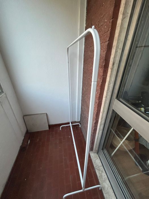 Charriot branco para roupa