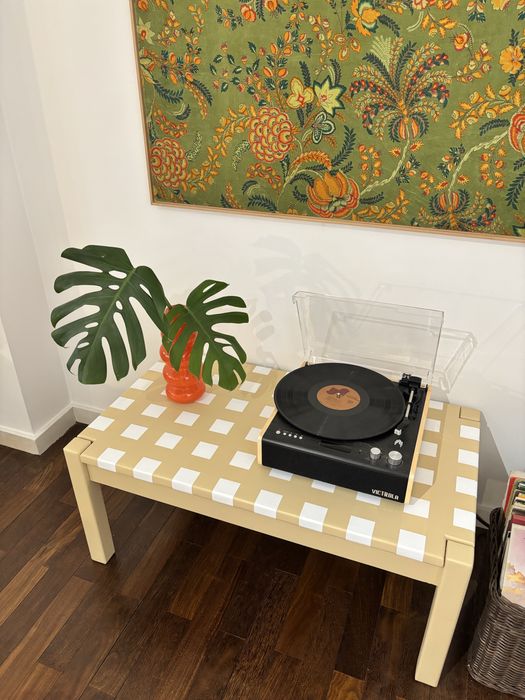 Mesa aos quadradinhos