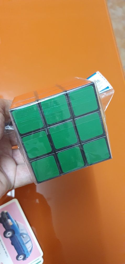 Cubo Mágico novo ainda com plástico