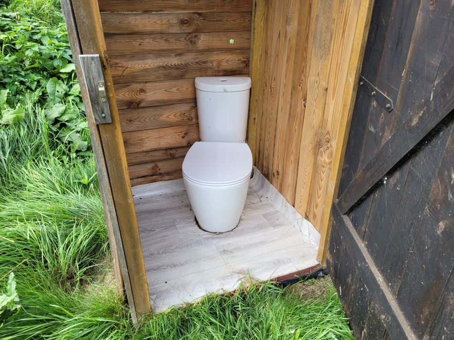 Latryna WC toi toi budowlany wychodek