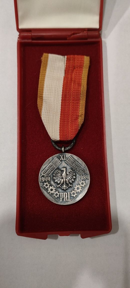Medal PRL Walka Praca Socjalizm 1984