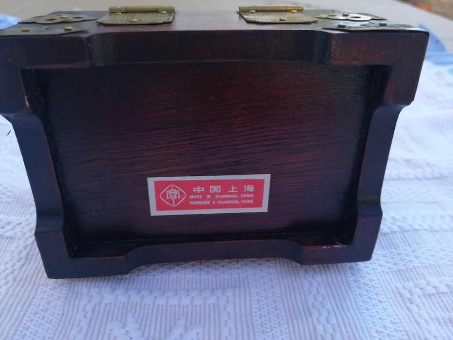 Guarda jóias madeira e aplicação madre perola