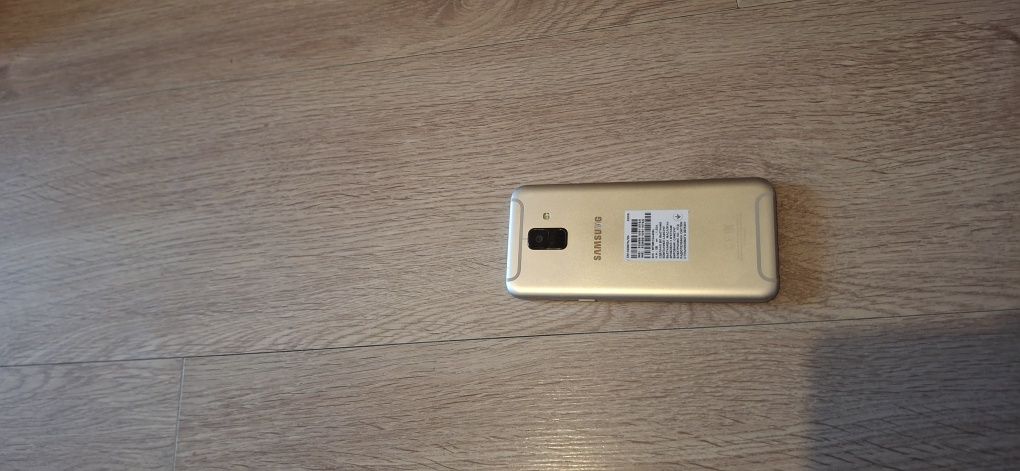 Samsung A6 на запчасти.