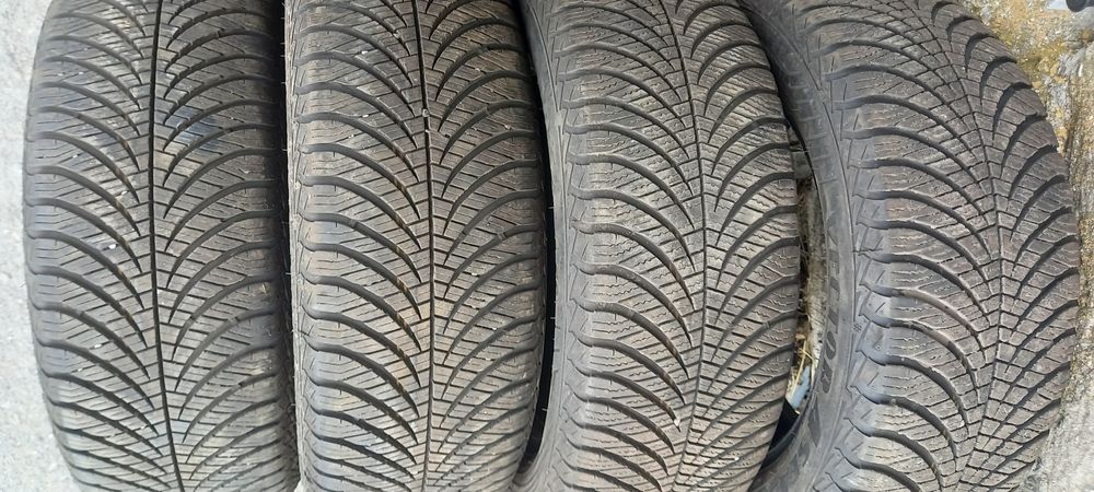 Комплект ризини 195/60R15 GOODYEAR