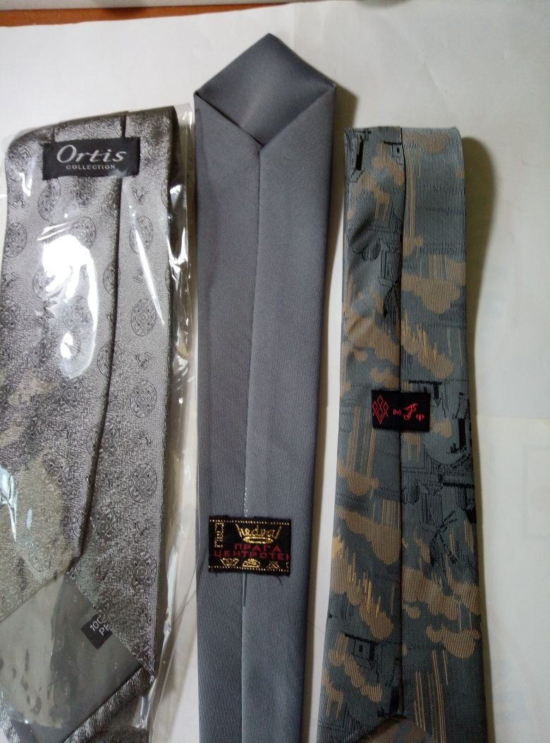 Набор галстуков и жилет