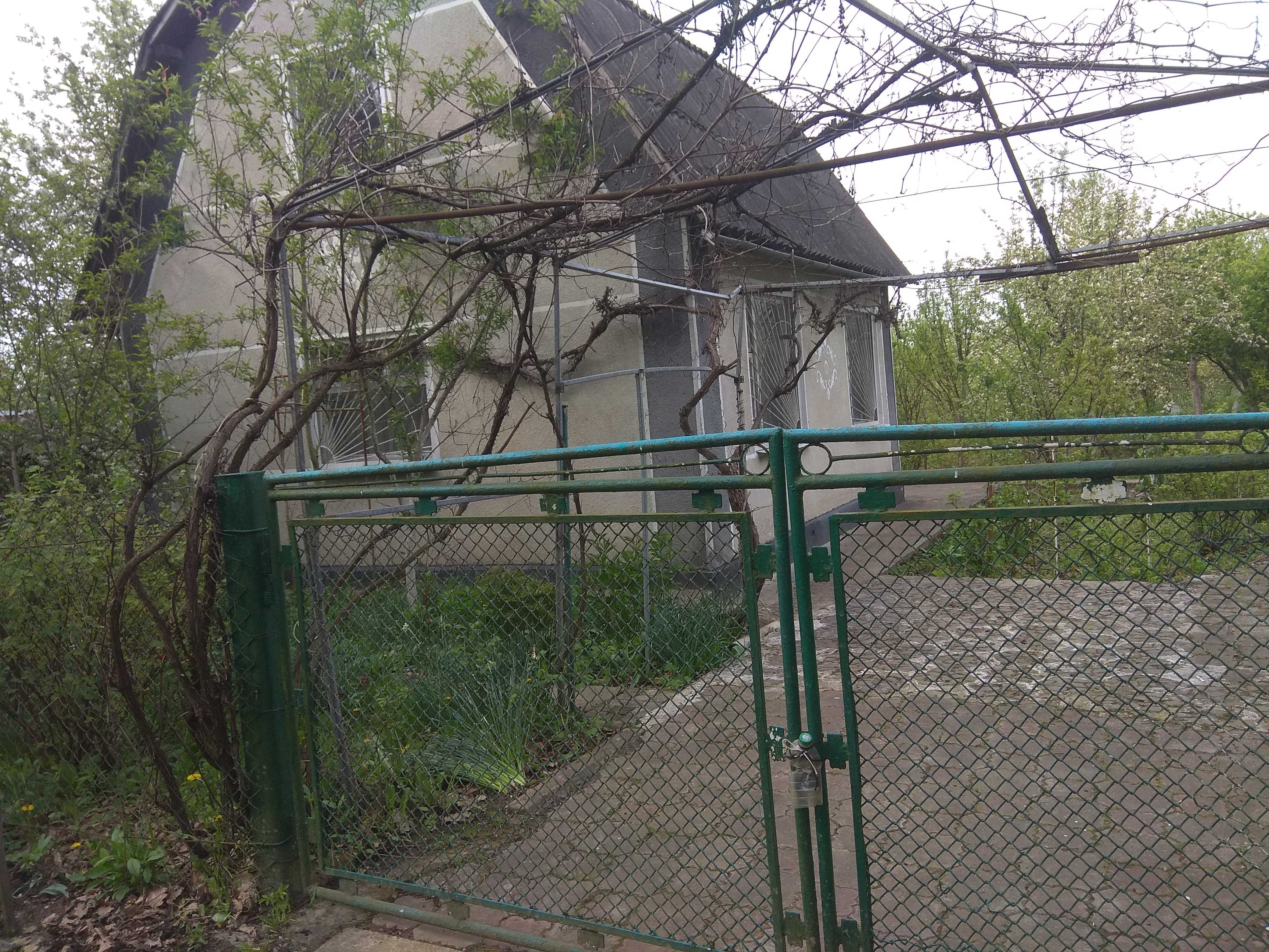 Продаж дачі з земельною ділянкою