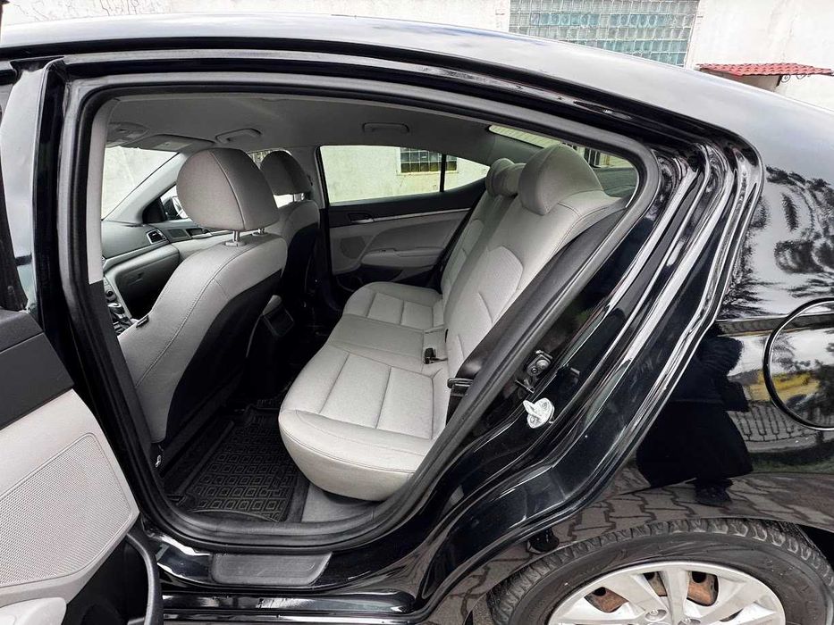 Hyundai Elantra 2.0 AT 2016 газ/бензин, автомат — без вкладень