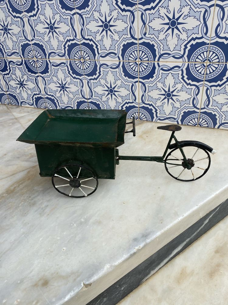 Brinquedo antigo bicicleta de vendedor ambolante