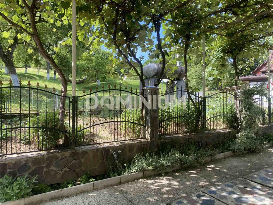 Продається будинок у мальовничому селі