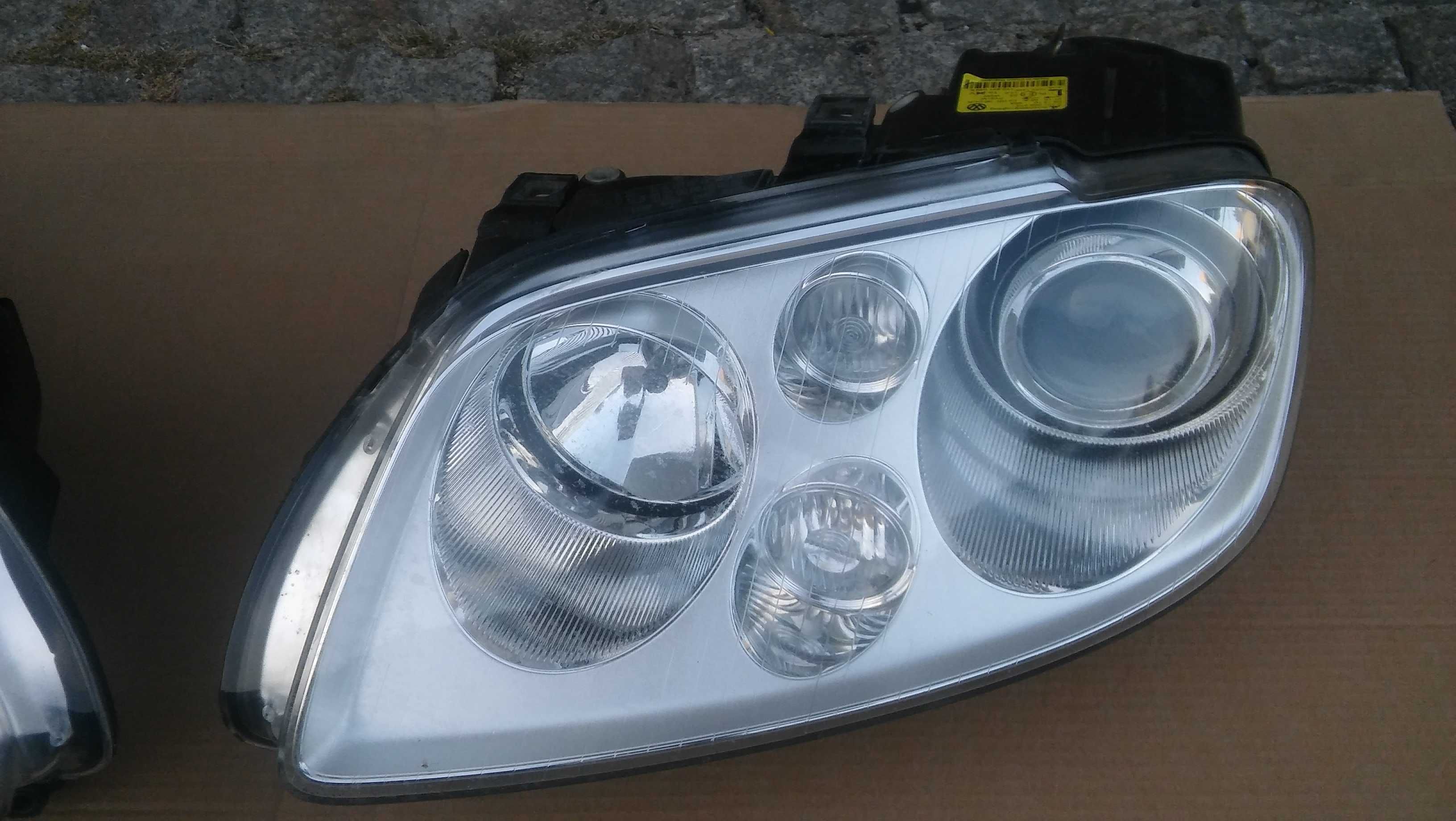 VW Touran,1T0,od 03r,lampa przód,BI XENON,Lewa+Prawa,oryginał,LUX