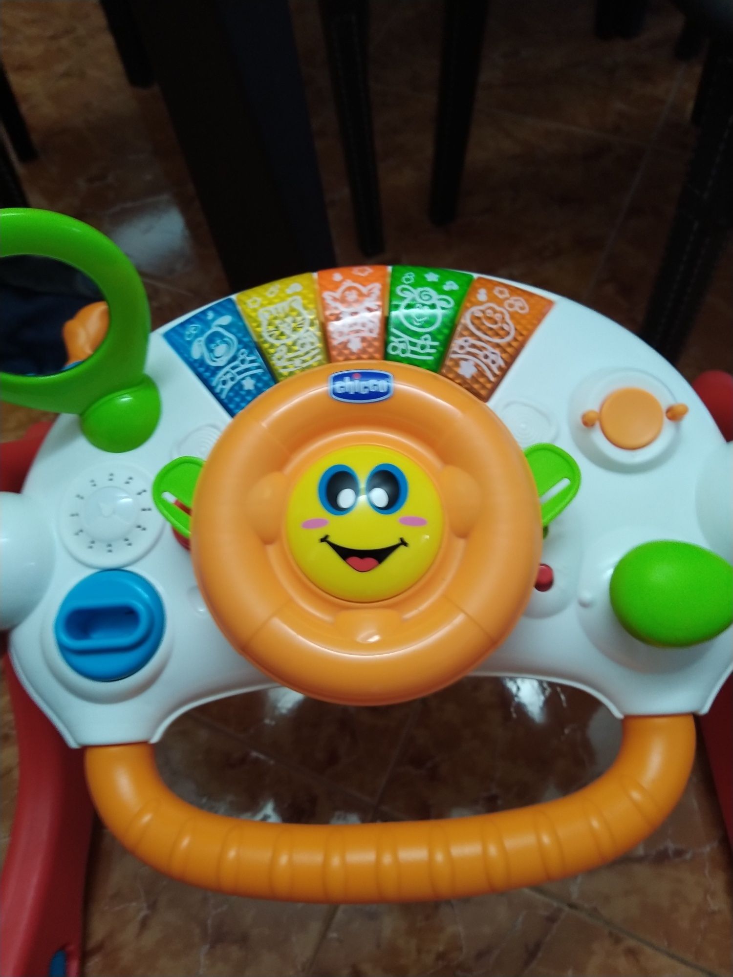 Brinquedo bebé Ginásio cresce e caminha da Chicco.
CHICCO
Ginásio Cres