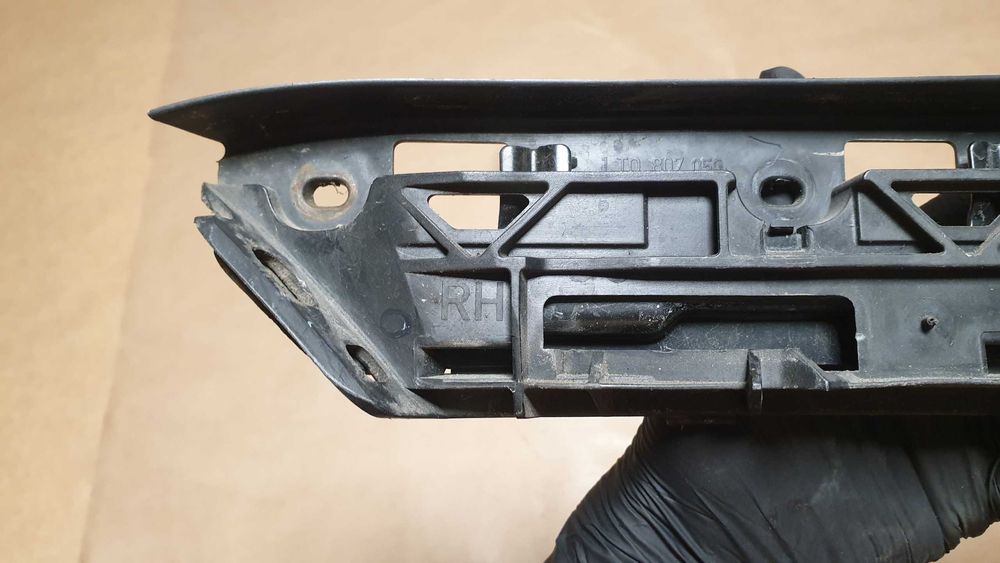 Ślizg VW Touran Caddy prawy lewy przód 1T08.070.50 1T080.70.49