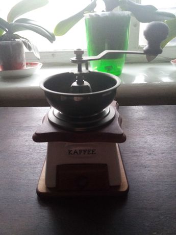 Кофемолка механічна кераміка