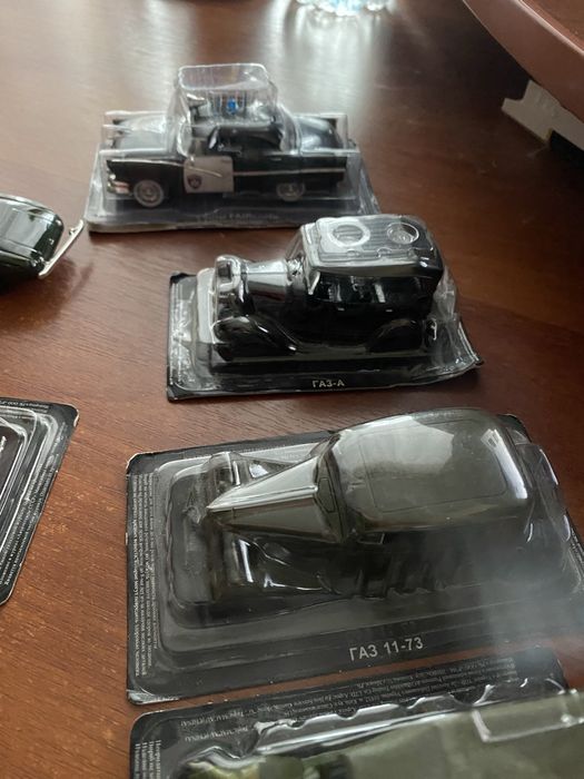 Продам модельки машин , масштаб 1:43