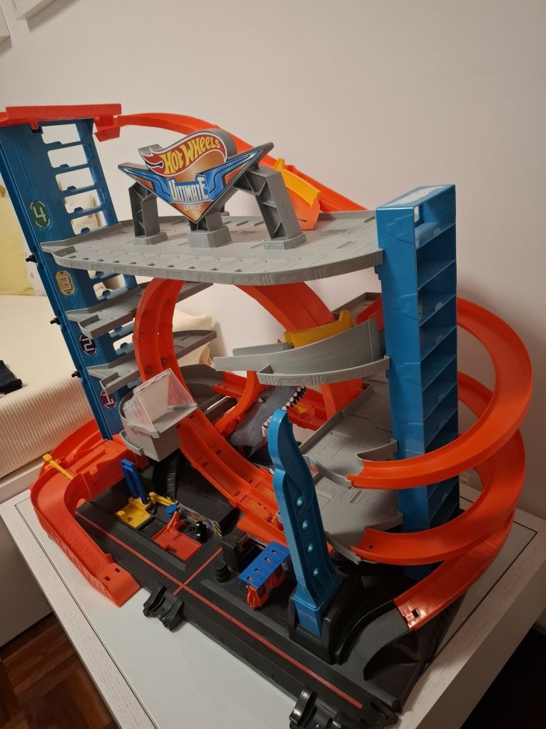 Hot Wheels Ultimate Garage Com Ataque Tubarão