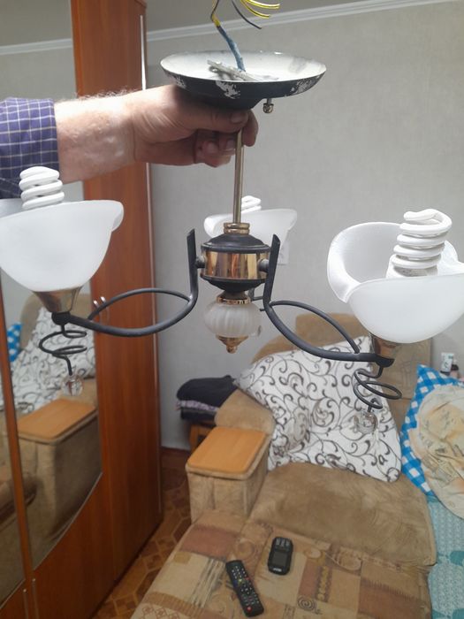 Люстра           .