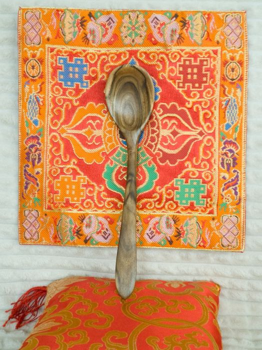 Дерев'яна ложка ручної роботи з дерева горіха оброблена Osmo