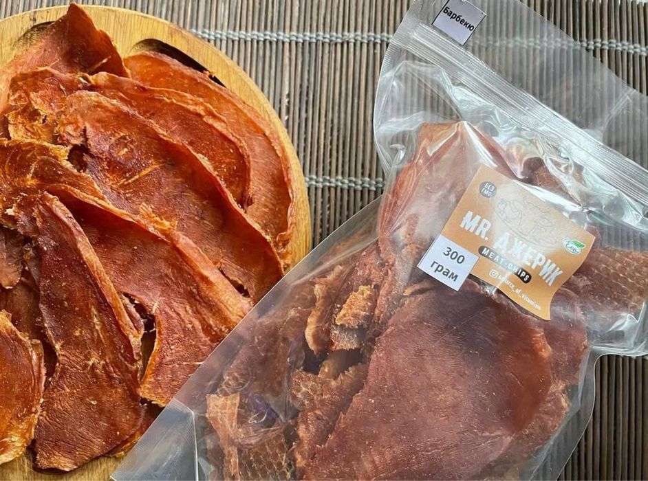 М'ясні джерки. Курячі чіпси. В’ялене м’ясо Снеки. Кабаноси