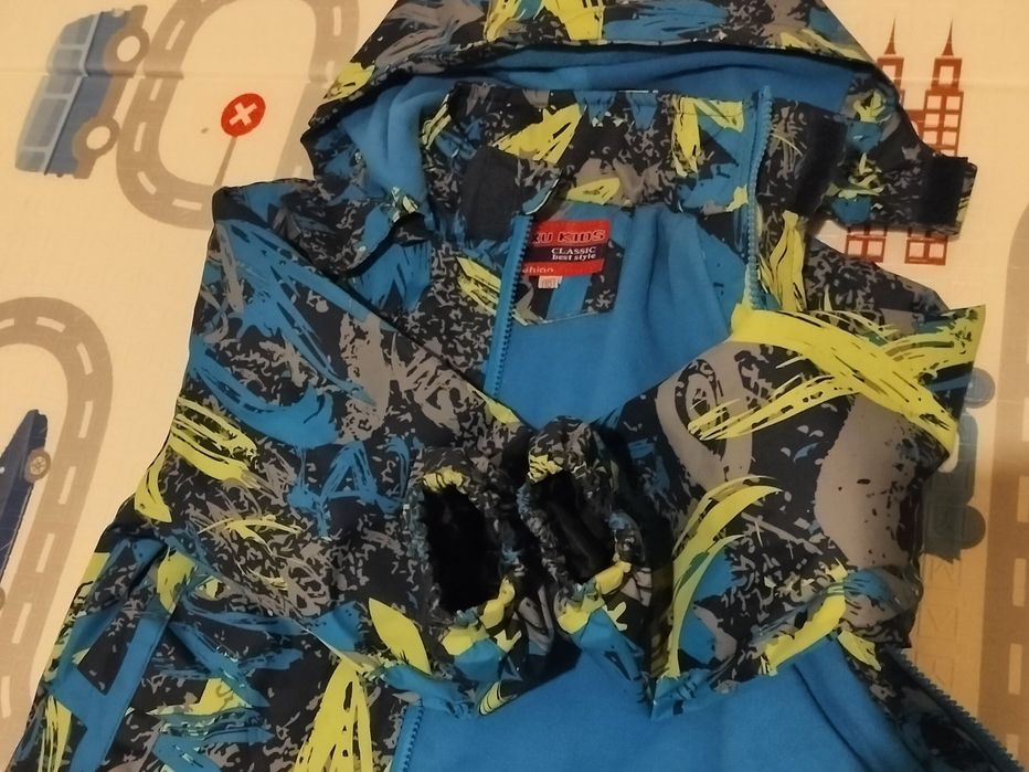 Демісезонна куртка на хлопчика 8-10 років