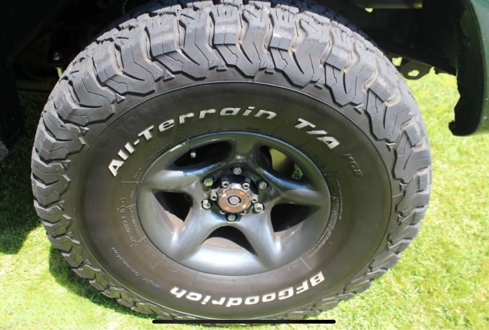 Conjunto pneus bf + jantes em 35x12.5R15