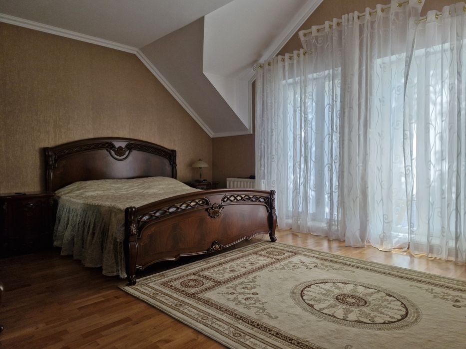 Двоповерховий дуплекс с сучасним капітальним ремонтом