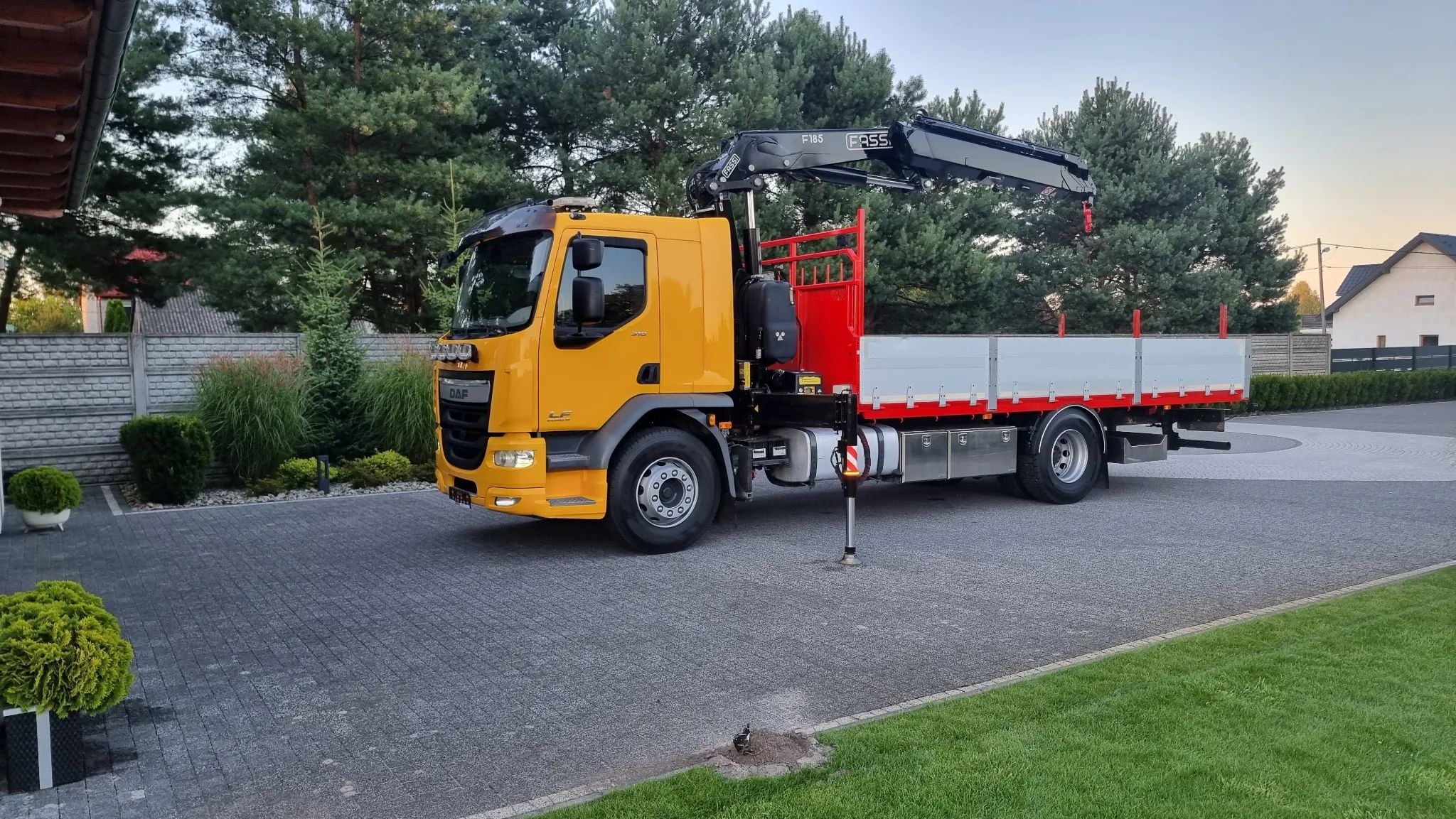 DAF LF 310 4x2 HDS FASSI F185