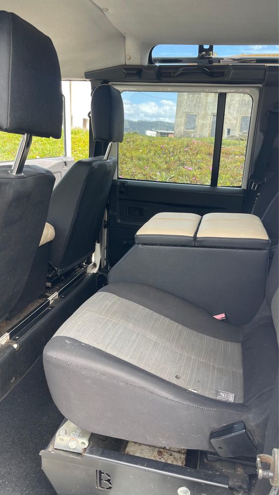 Land Rover Defender 110 TD5 9 lugares