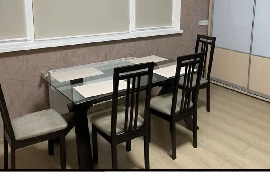 Скляний стіл та стільці( комплект)